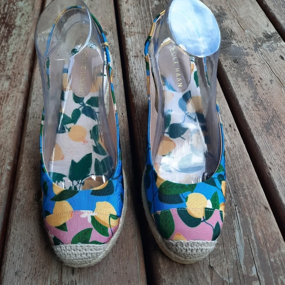 🛍 NIB Cole Haan Cloudfeel Wedge Slingback Espadrille Azure Blue Lemon Print